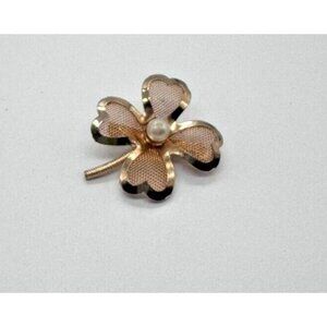 Coro Four Leaf Clover Brooch Gold Tone Mesh Petals Simulated Pearl Center